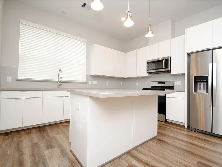 1270 N Post Oak Rd #A — Photo 4