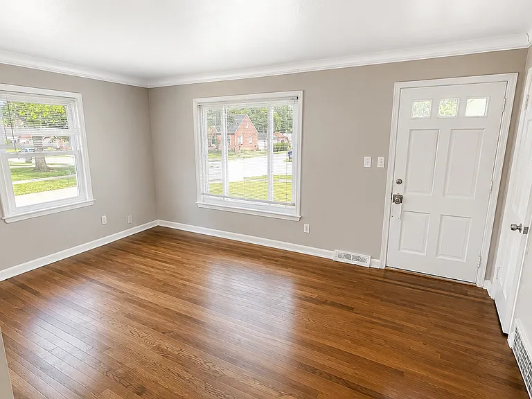 1568 Parker Dr — Photo 6