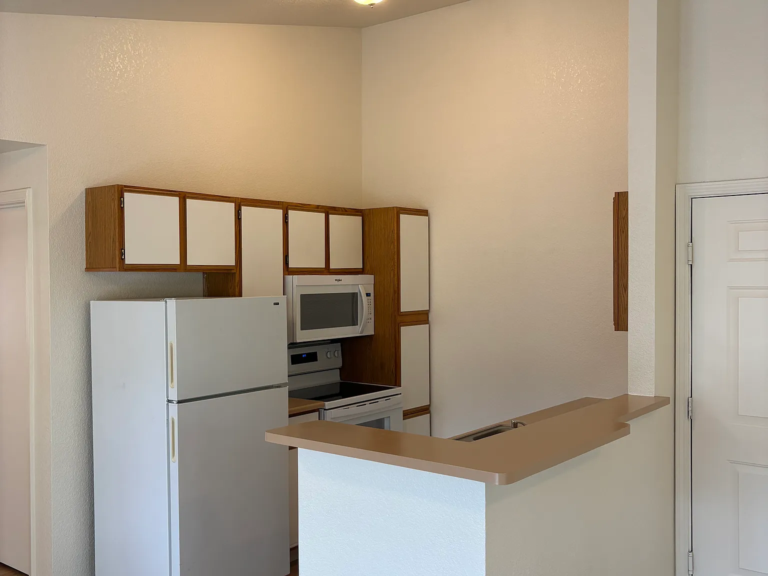 2 bed, 946 sqft, $1,400 — Photo 2