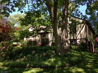 7 Trent Pl, Gillette, NJ 07933