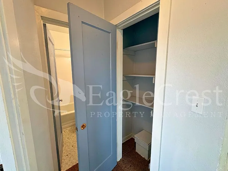 1001 W Chestnut St — Photo 18