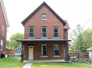 75 S Hill St, Dubuque, IA 52003
