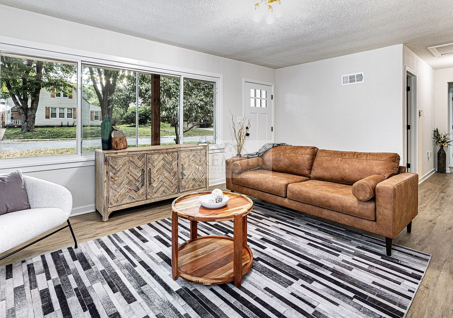 4 bedroom/ 3 bath-Beautiful Rehabbed home for rent - - Rent $3200 - 8340 Riggs Overland Park KS 6... — Photo 4