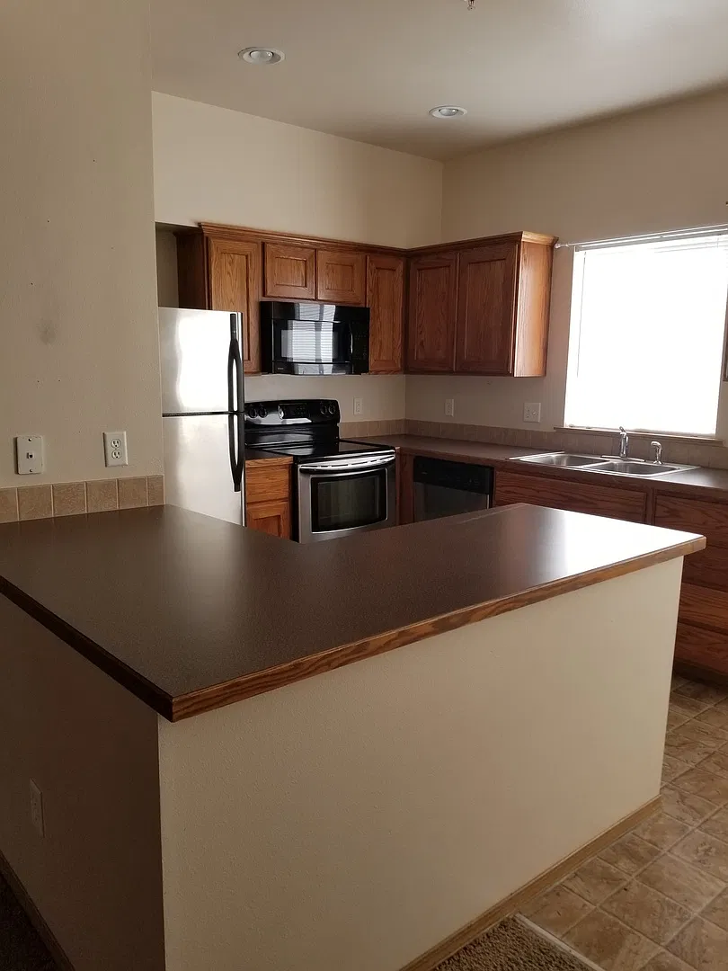 916 N Bluffwood Lane — Photo 1