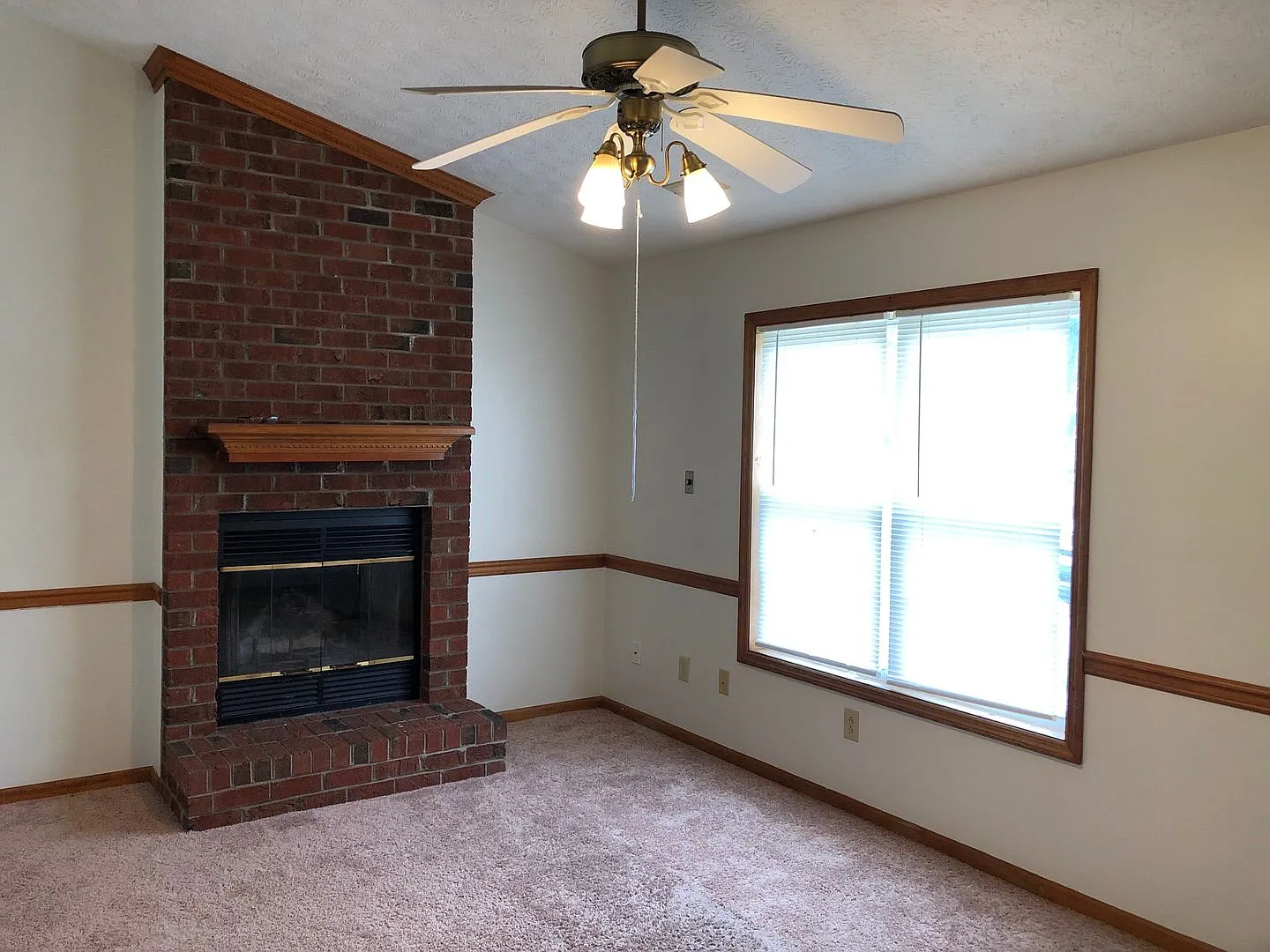 Charming 3-Bedroom Ranch Home in Wolf Creek Subdivision — Photo 2