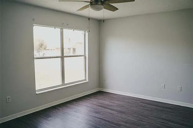 2402 Knightsbridge Blvd — Photo 24