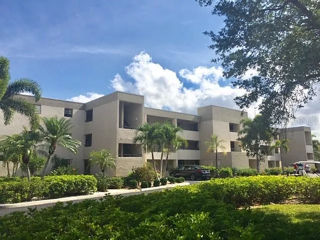 2 bed, 2.0 bath, 1365 sqft, $4,200 — Photo 2
