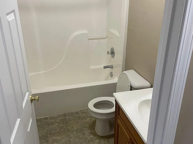 139 Lowell Ct — Photo 16