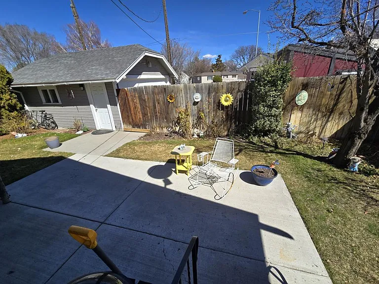 228 9th Ave N — Photo 38
