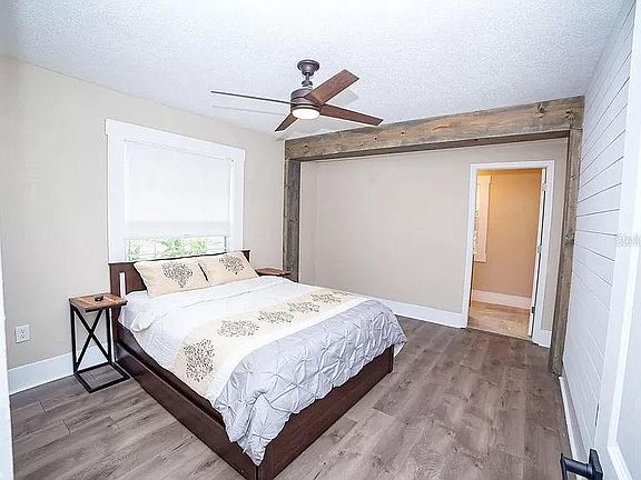 5th image of 222 W Emily St
