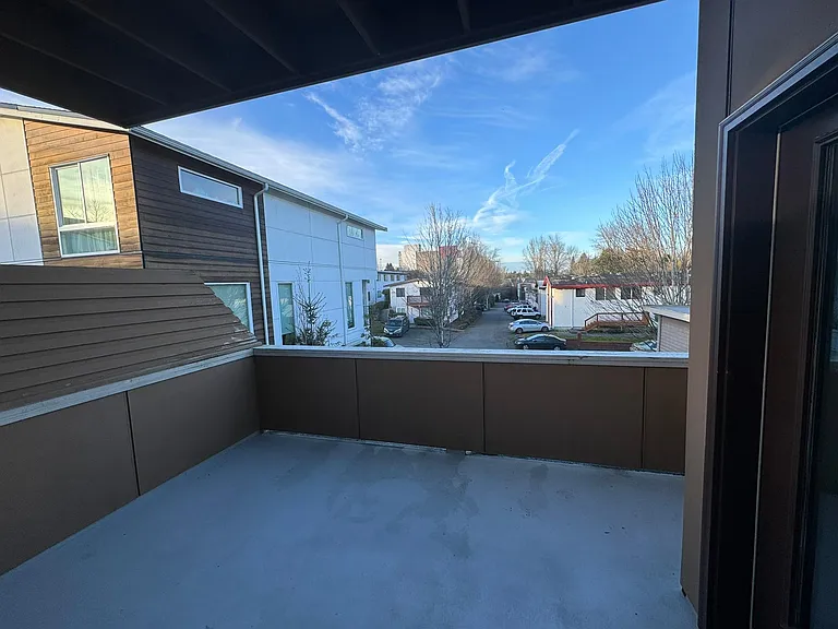 3rd Floor: Balcony