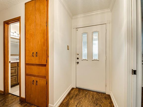 2nd image of 708 Woodcrest Dr