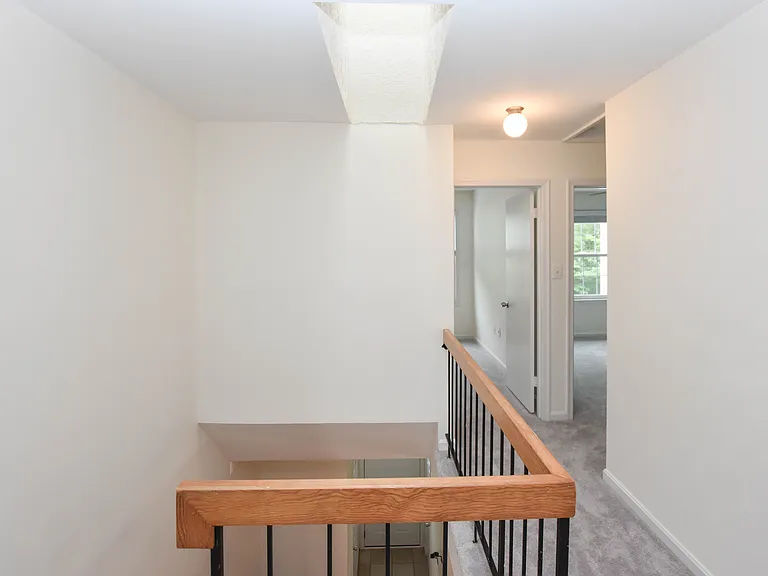 5843 Wye Oak Commons Ct — Photo 27