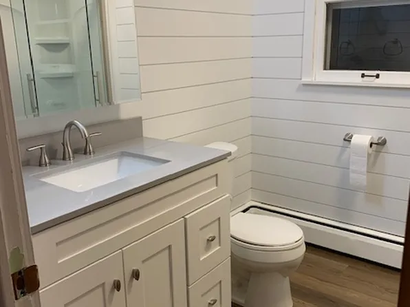 1002 W Kaye Ave, Marquette, MI 49855