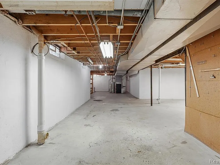 1880 Welling Dr — Photo 32