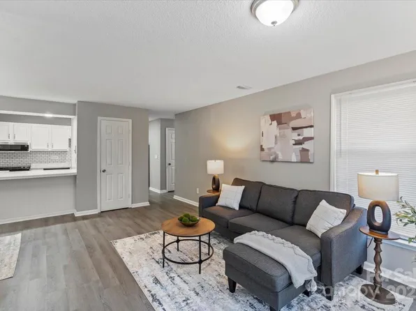 6224 Rosecroft Dr, Charlotte, NC 28215