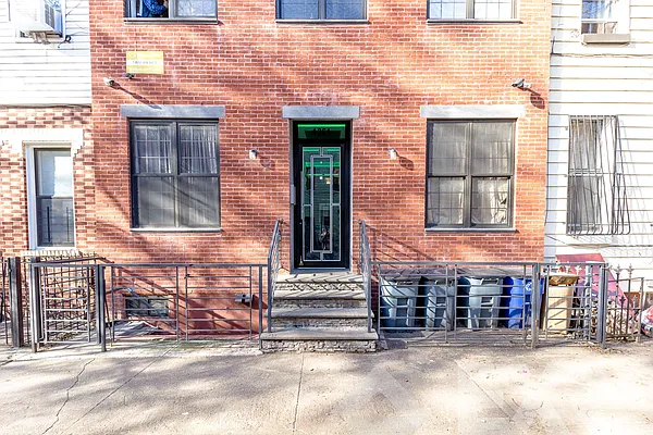 Rented by EXR | media 3