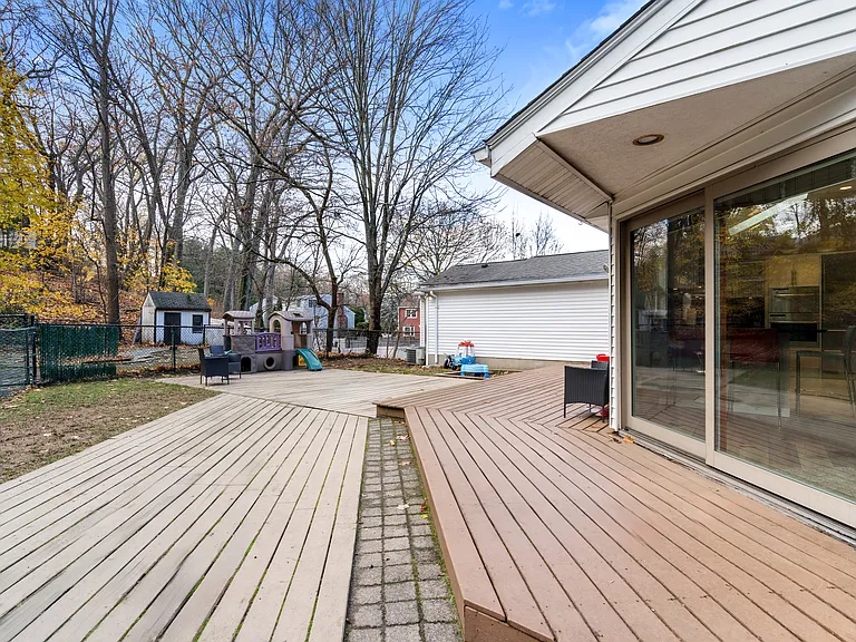 351 Winchester St — Photo 20
