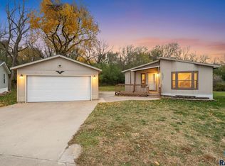 1301 E Iris Pl, Sioux Falls, SD 57103