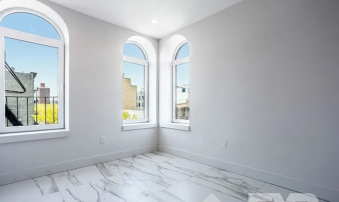 Rented by EXR | media 54