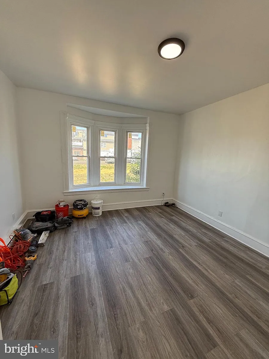 Building Photo - 1111 W Lehigh Ave #2