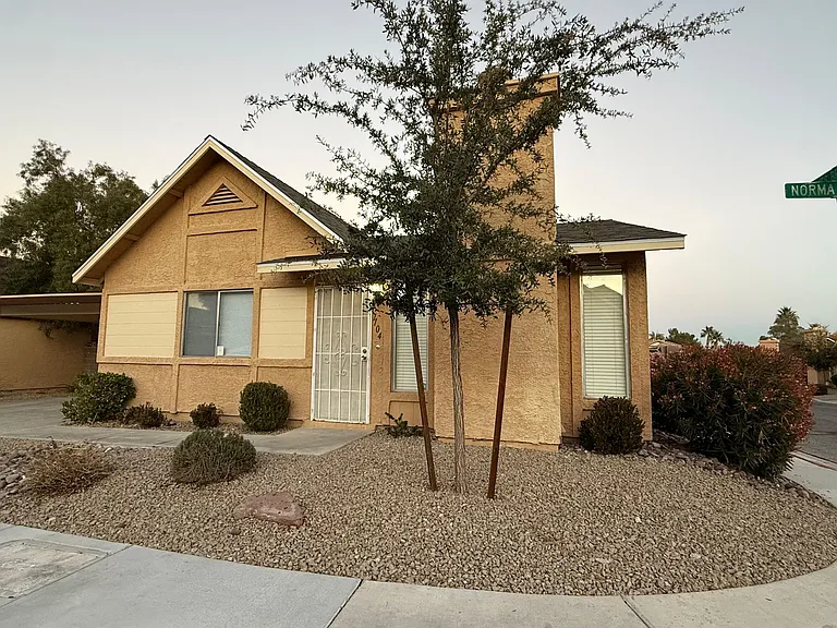 1104 Norma Joyce Ln — Photo 2