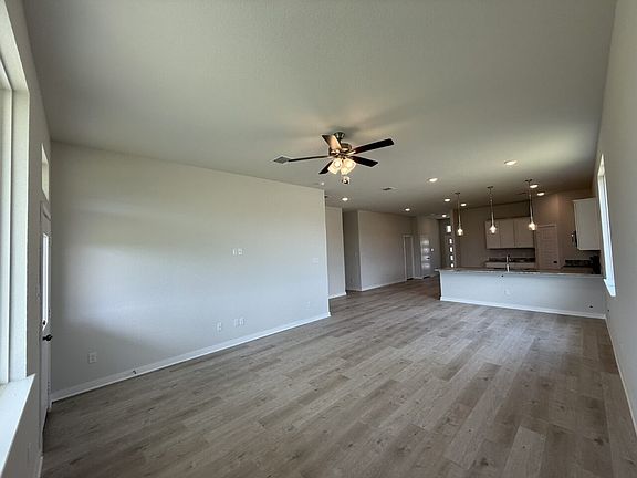 5th image of 302 Roy Dr