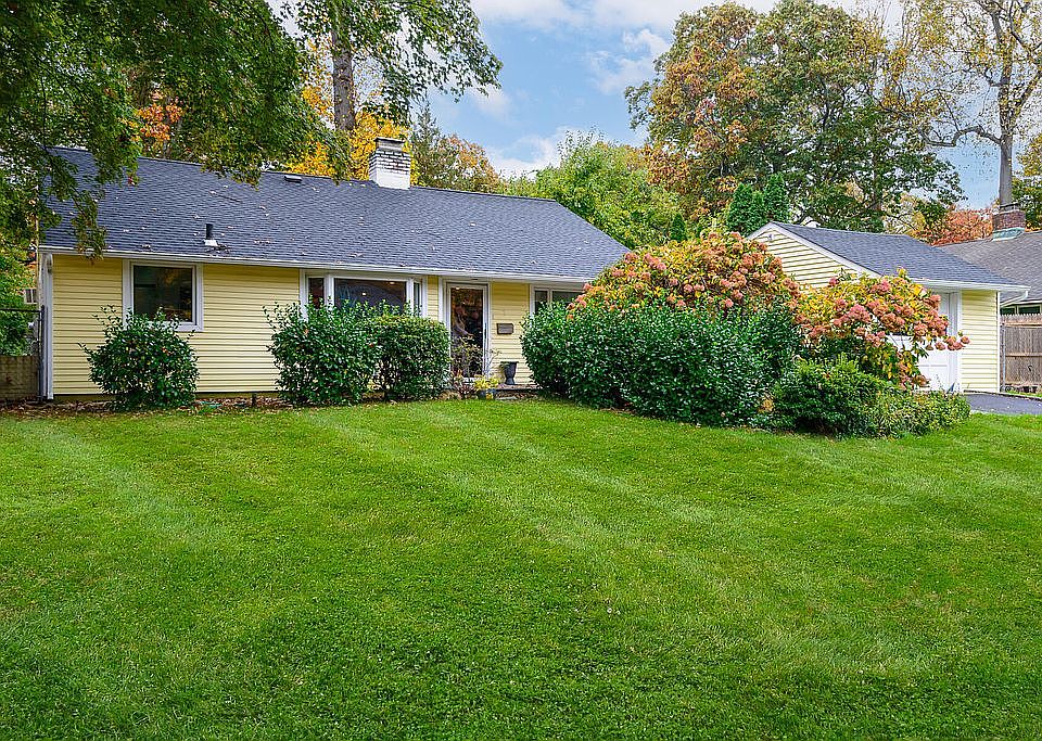 7 Hemlock Ln Glen Cove NY 11542 Zillow