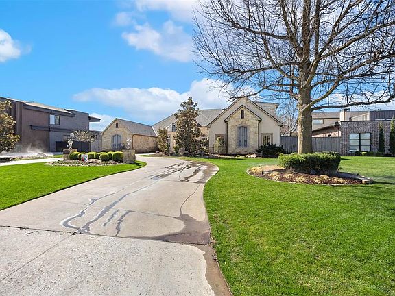 2nd image of 2608 Dorchester Dr