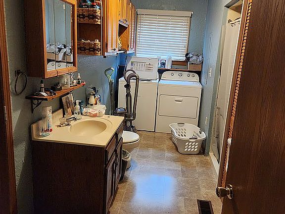 Bathroom/laundry