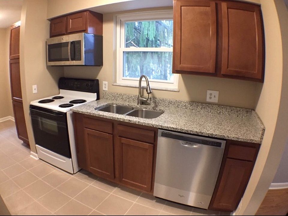 2nd image of 329 Telford Ave APT B