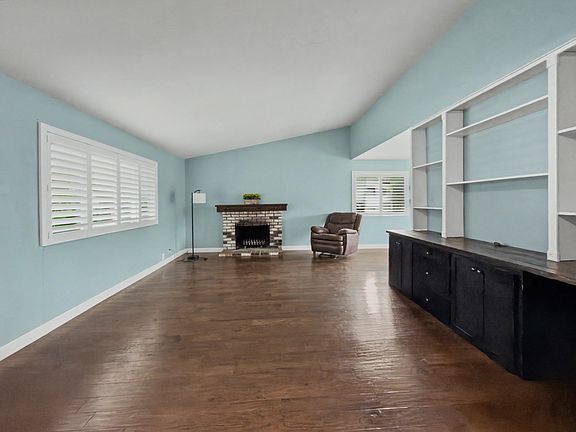 4th image of 456 Marbella Ln