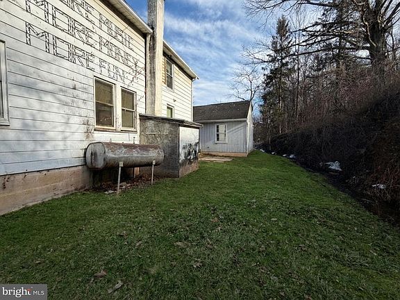 3rd image of 657 Lewisberry Rd