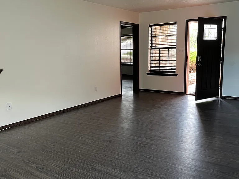 2906 Los Amigos Ct — Photo 2