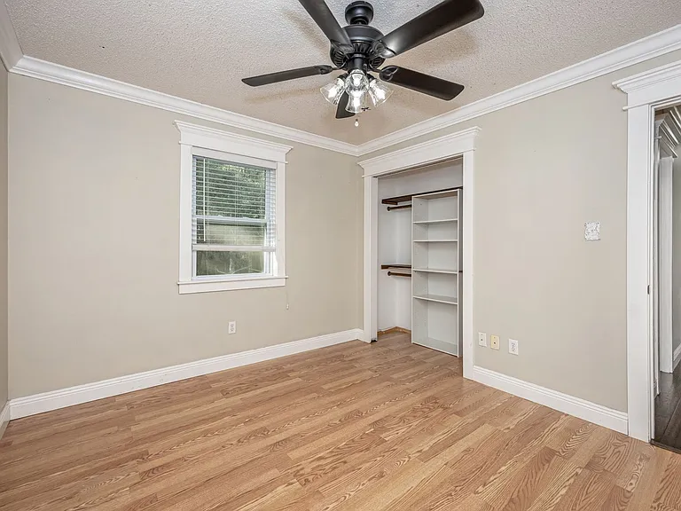 20608 Scarborough Rd — Photo 32