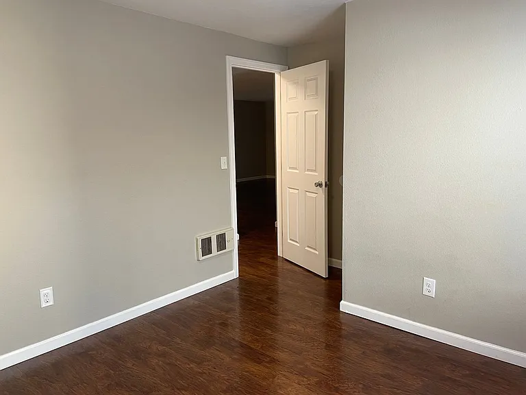 Whitman Park Apartments — Photo 40