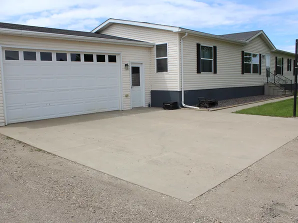 3213 Cyprus St N, Aberdeen Township, SD 57401