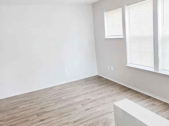 3rd image of 41 Maple Wing Blvd