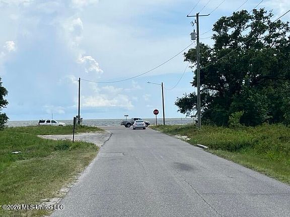 5th image of 216 White Harbor Rd