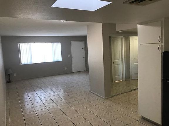 5th image of 2070 Sahara Dr #1