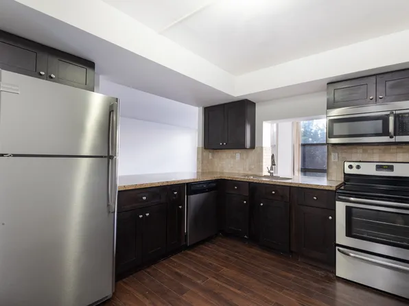 1000 Parkview Dr #302A, Hallandale, FL 33009