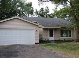 2555 Ridge Ln, Mounds View, MN 55112