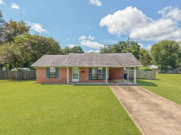 217 3rd Ave, Houston, MS 38851