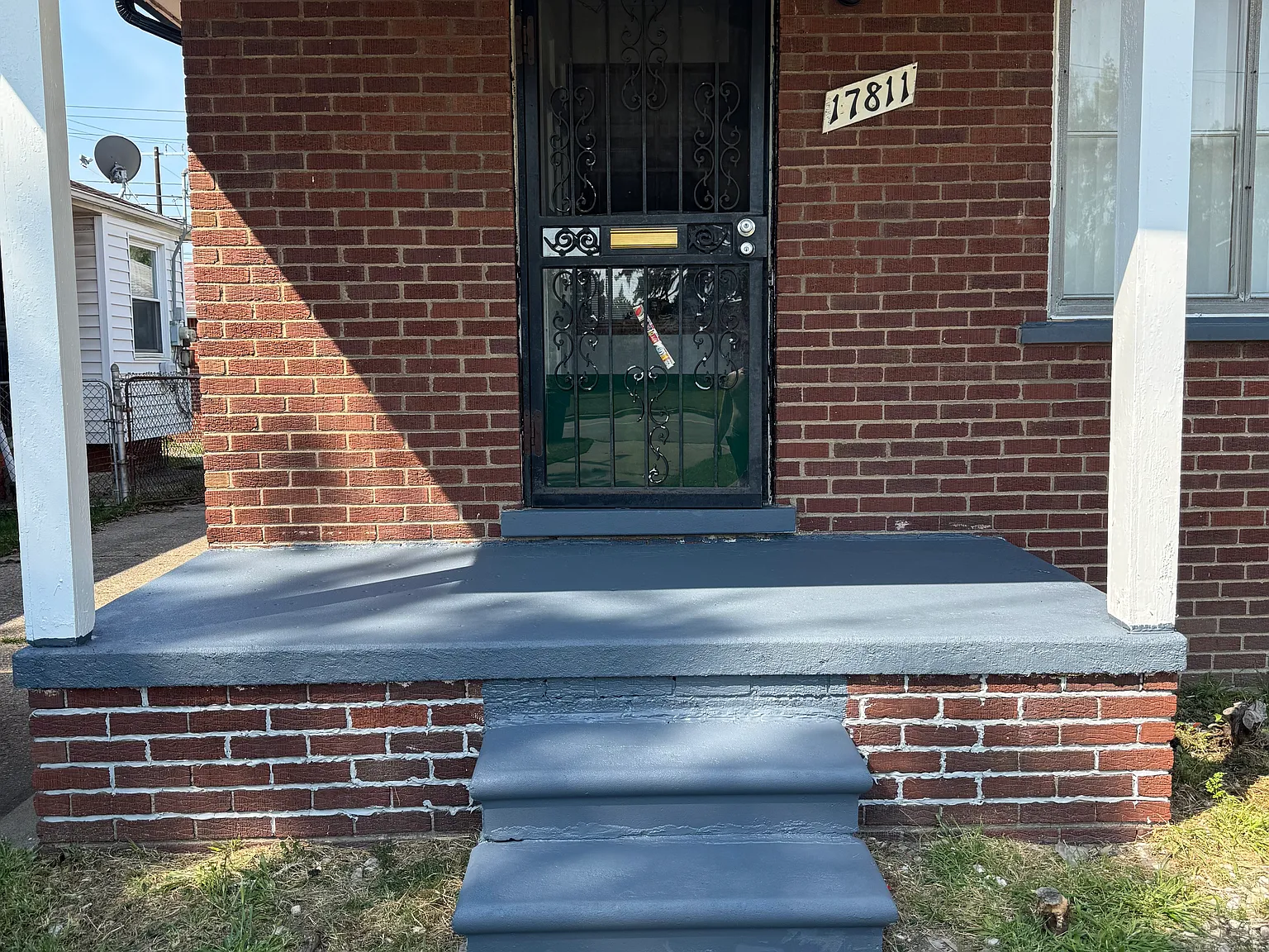3 bed, 1.5 bath, 1233 sqft, $1,300 — Photo 2