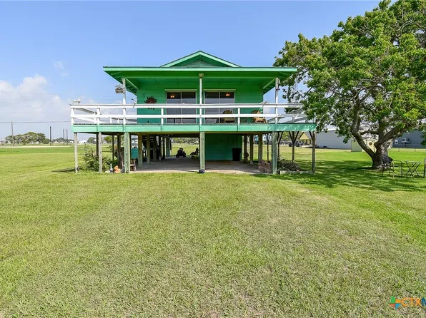 448 Stovall Dr, Palacios, TX 77465