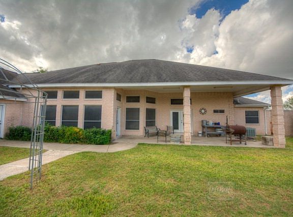 4th image of 2523 Wildwood Dr
