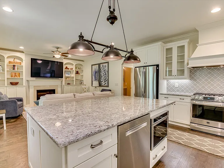 108 Tremont Dr — Photo 3