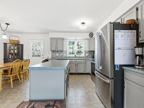 4th image of 48 Huntington Drive