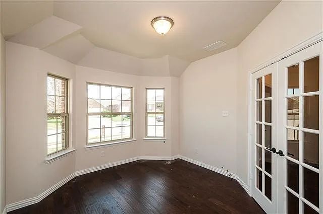 4 bed, 2.0 bath, 2061 sqft, $2,500 — Photo 4