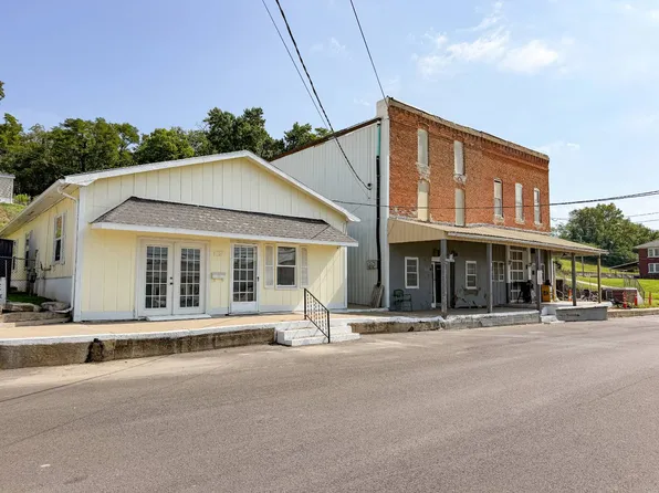 107 E Harrison St, Brunswick, MO 65236
